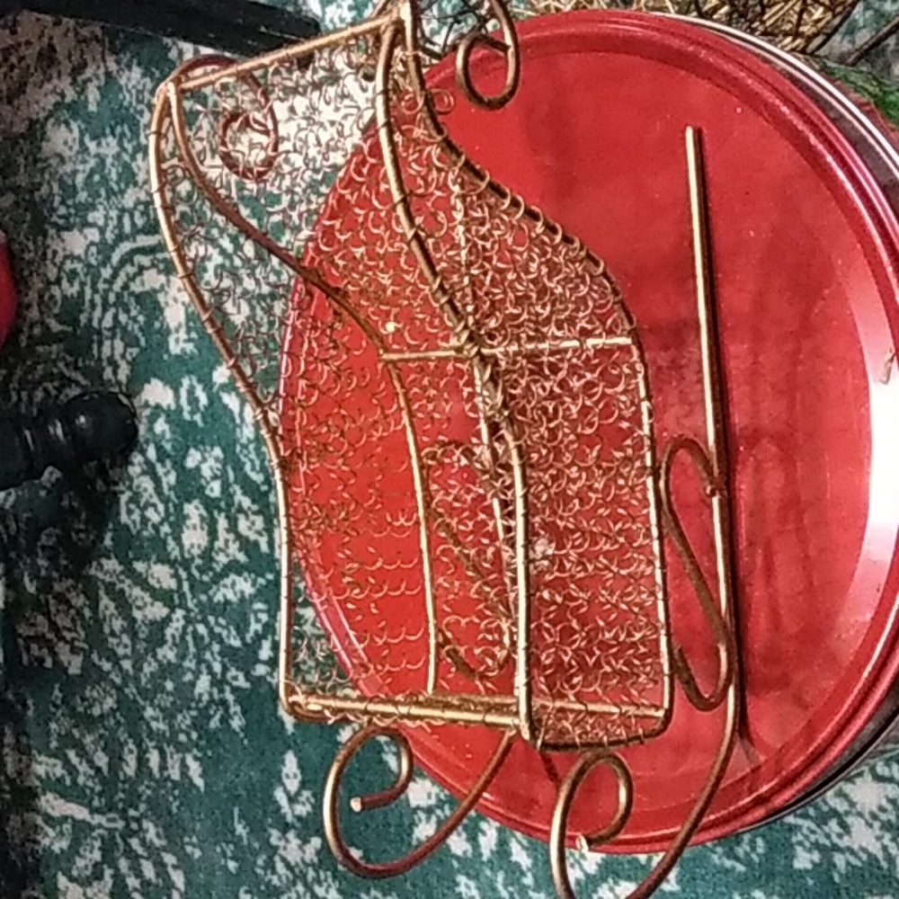 Gold Wire Mesh Sleigh